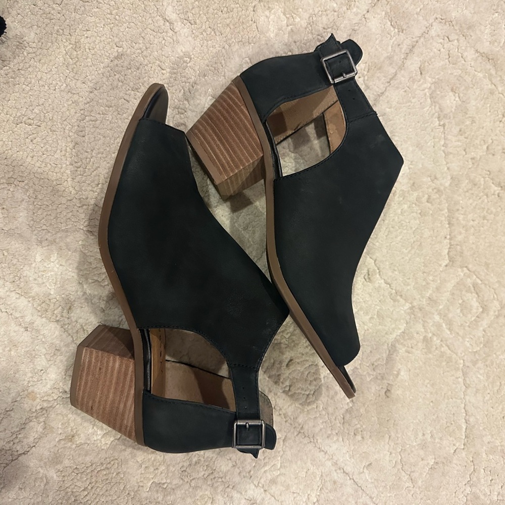 Black shoe with ankle strap and open toe